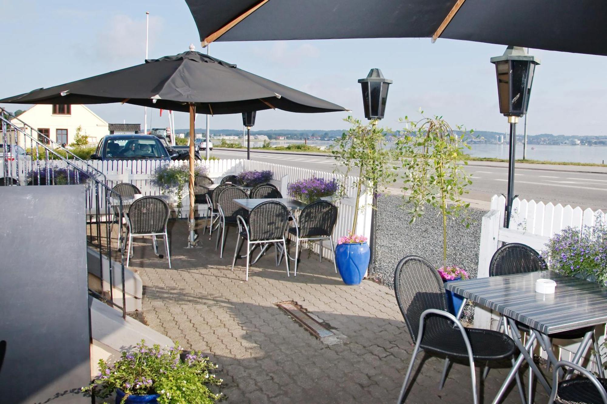 Solyst Kro- Restaurant Og Hotel I/S 아벤라 외부 사진