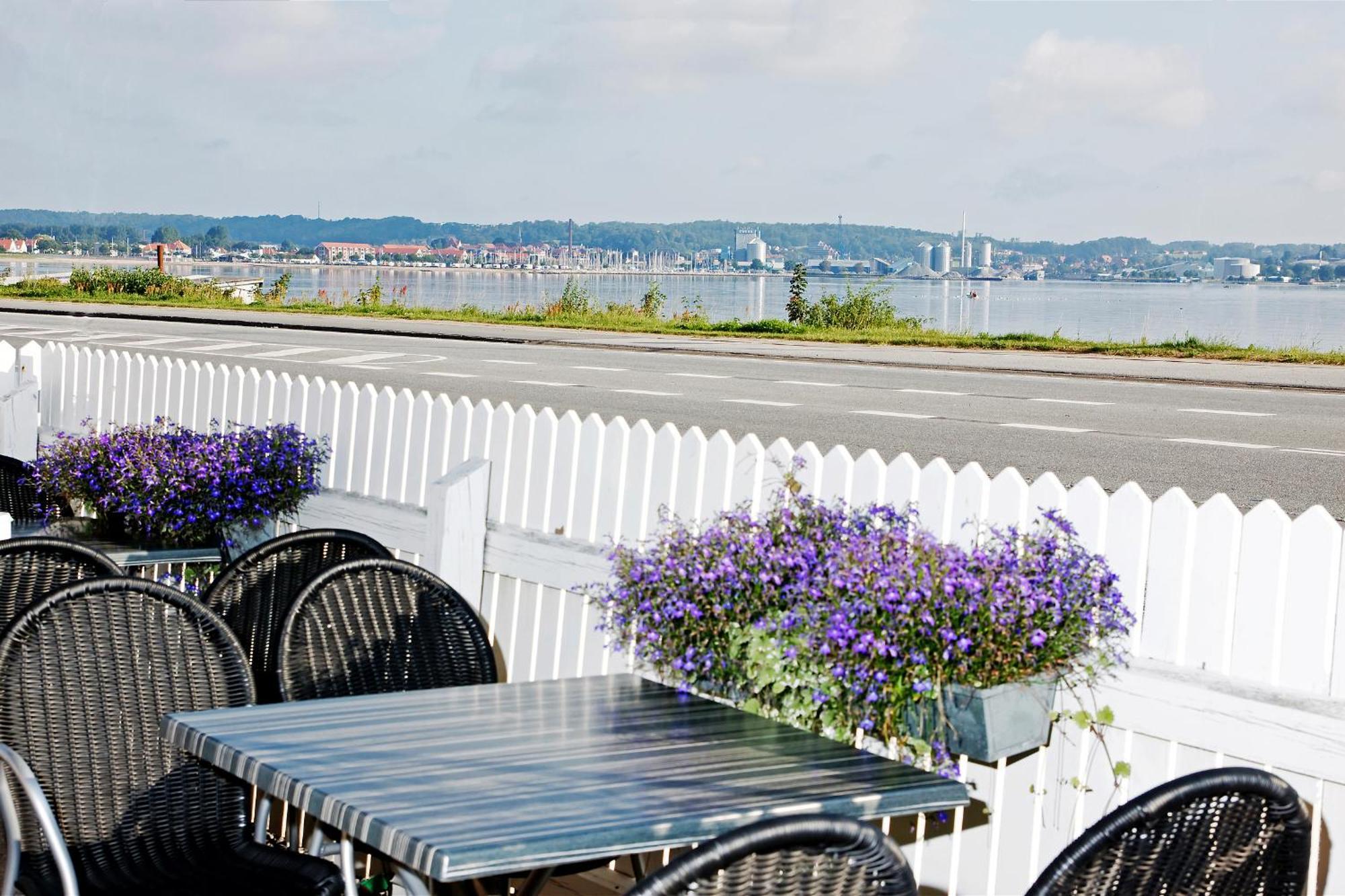 Solyst Kro- Restaurant Og Hotel I/S 아벤라 외부 사진